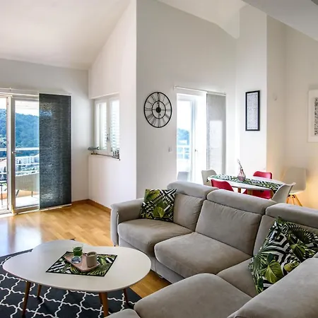 Summer Night By Duhomes *