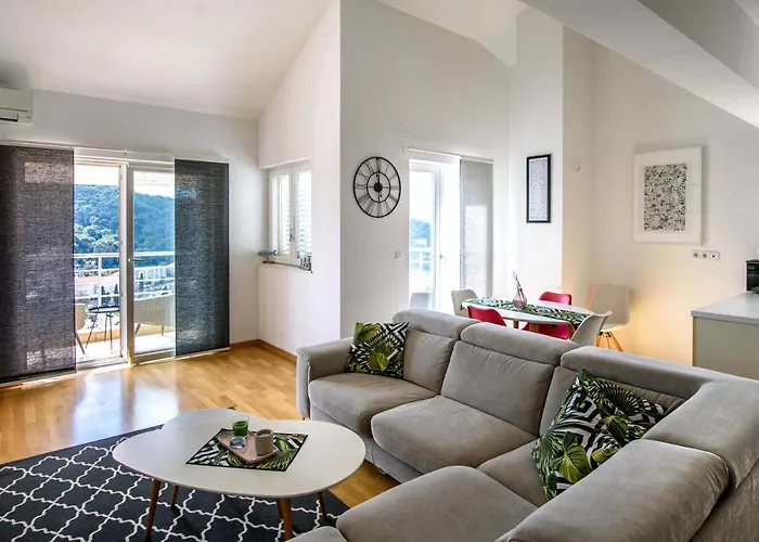 Summer Night By Duhomes *