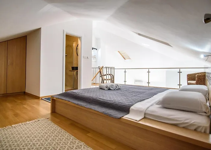 Summer Night By Duhomes 杜布罗夫尼克